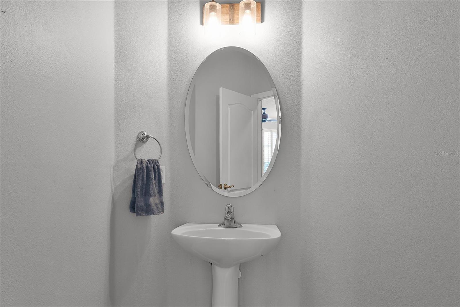Image 27 of 70 For 12524 Aldershot Lane