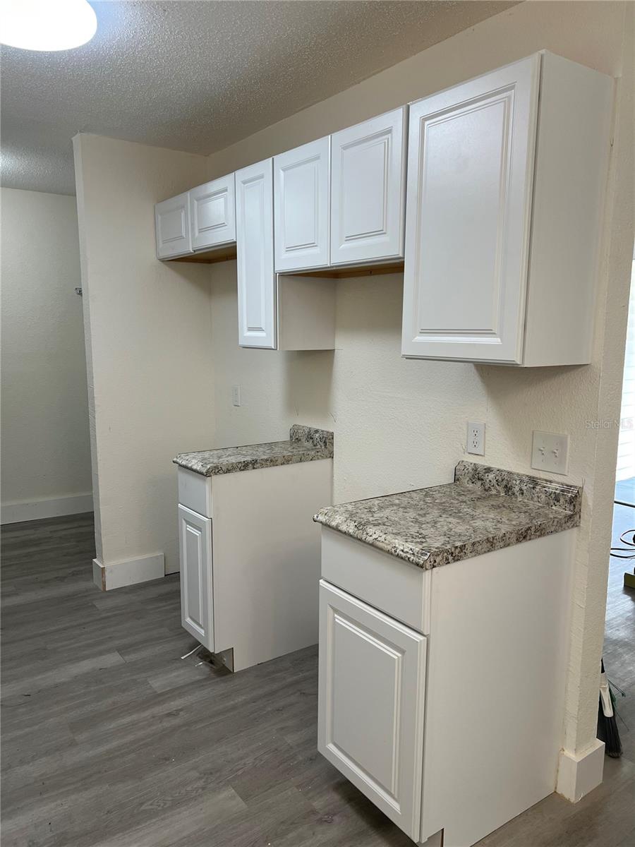 Image 3 of 6 For 2075 Dixie Avenue