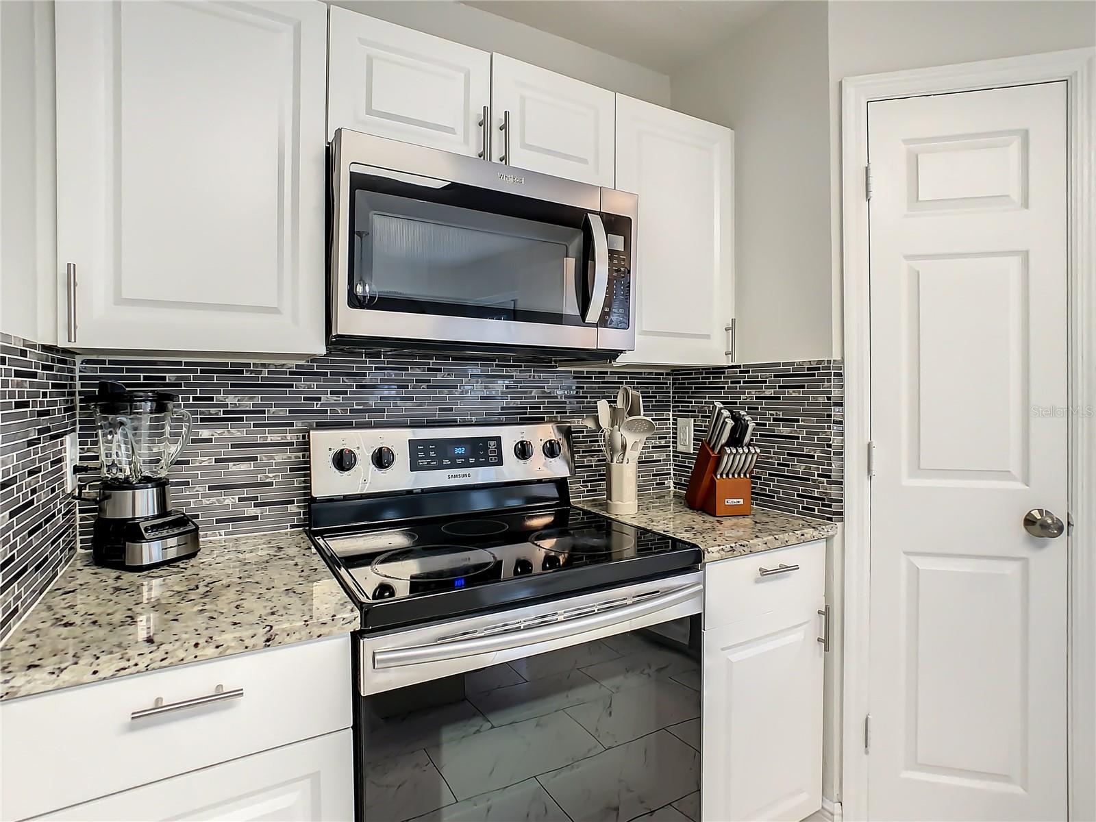 Image 11 of 81 For 896 Humphrey Boulevard