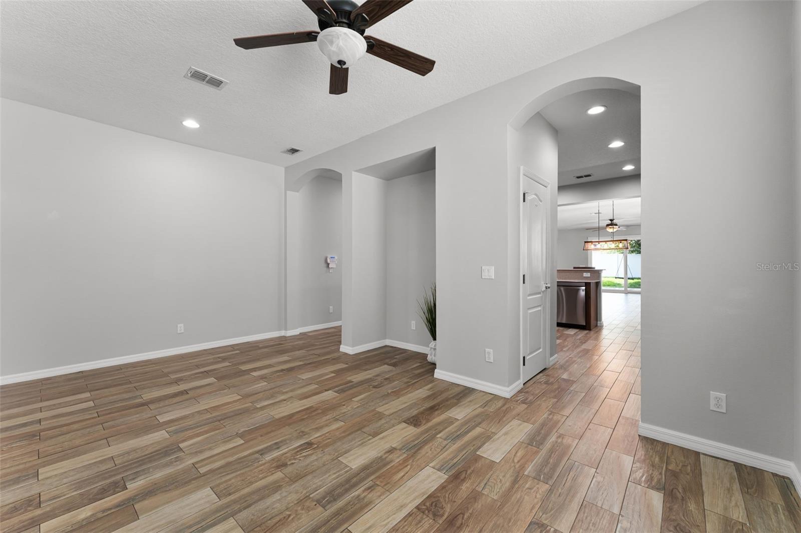 Image 4 of 72 For 6539 Chagford Lane