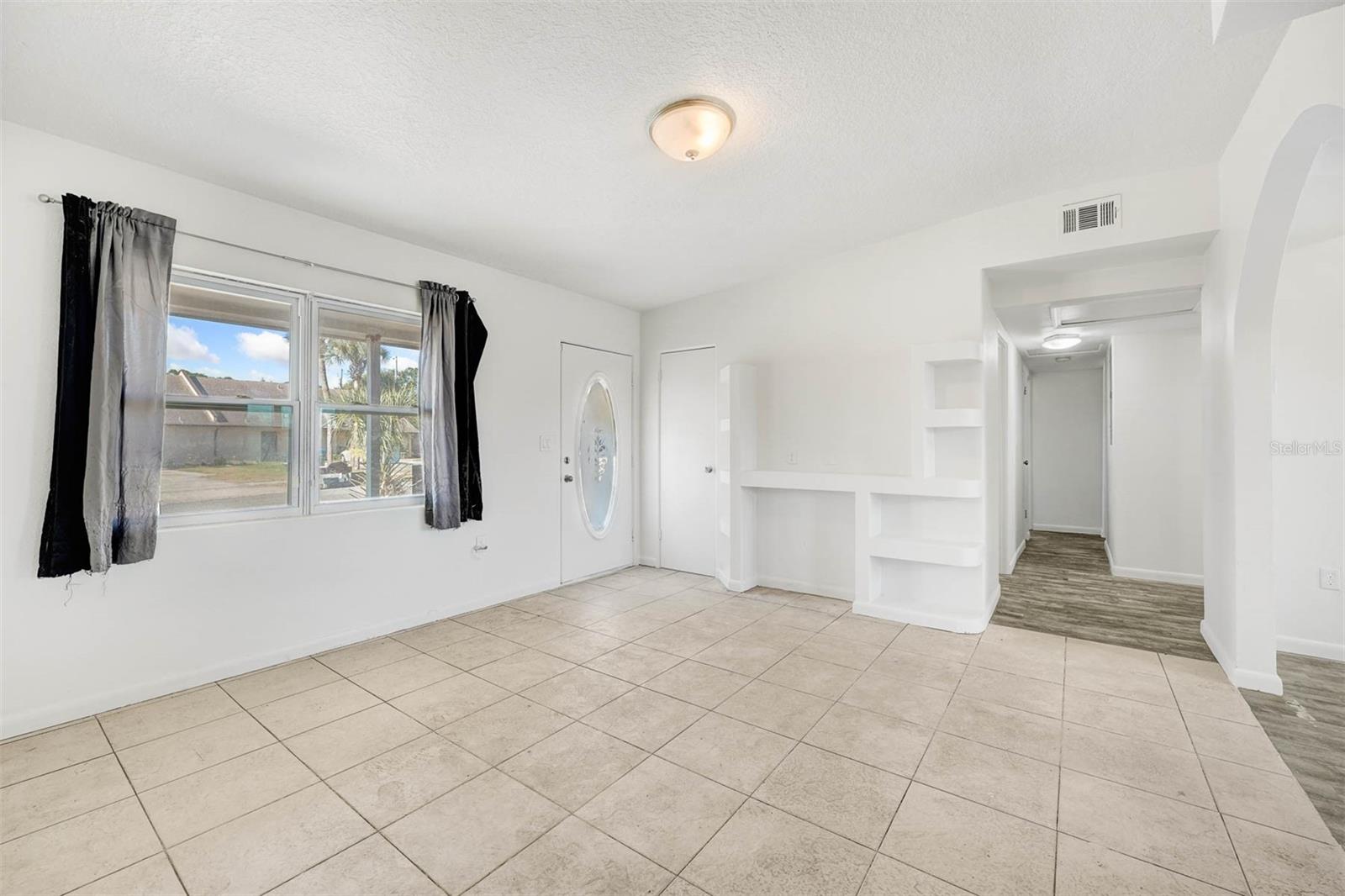 Image 4 of 20 For 5211 Bonnie Brae Circle