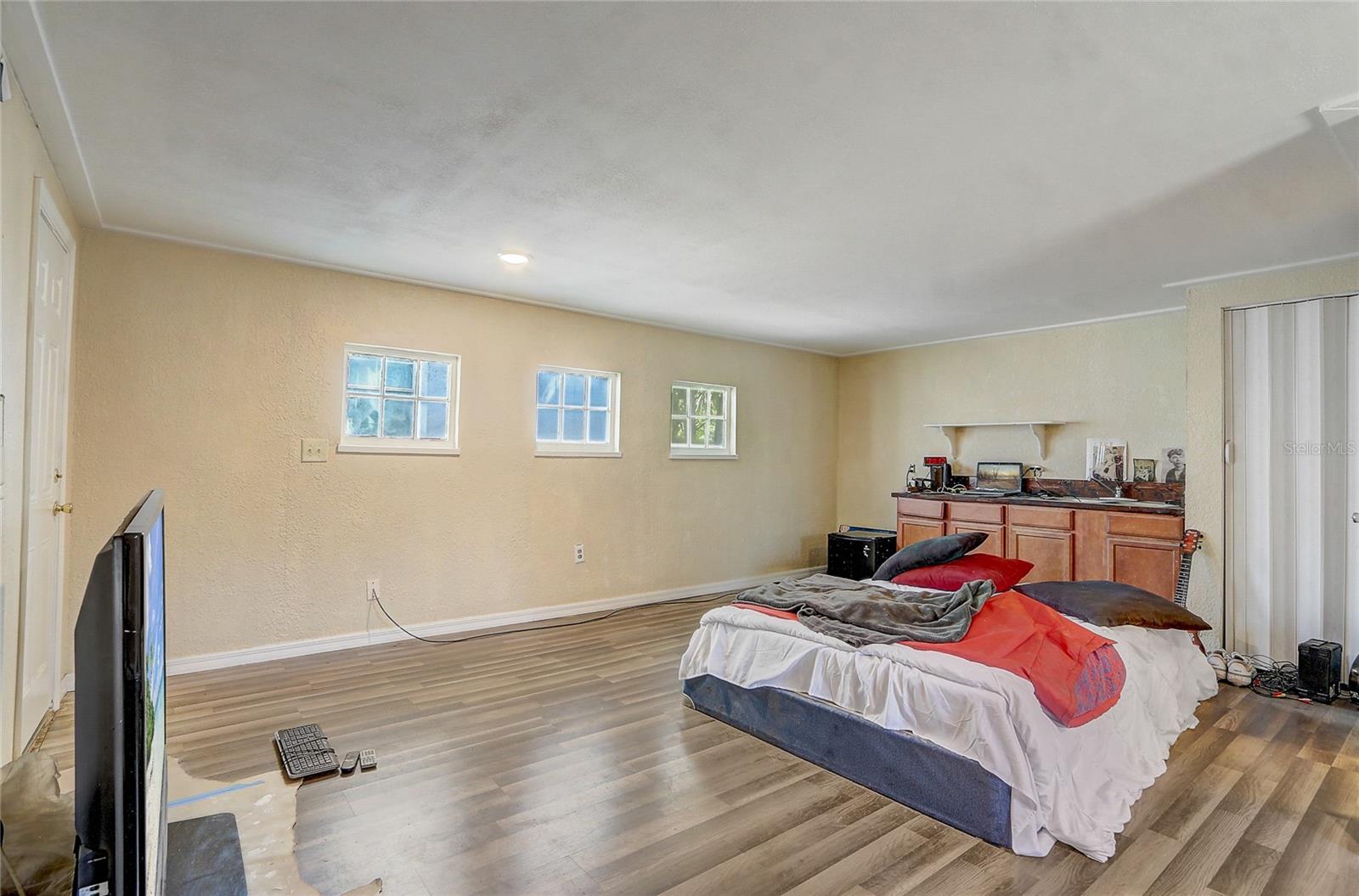 Image 5 of 6 For 246 Oak Avenue Adu