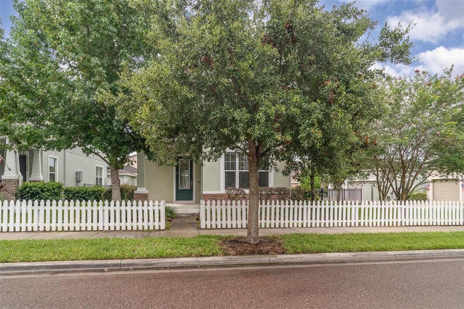 Image 16 of 18 For 11307 Grand Park Avenue