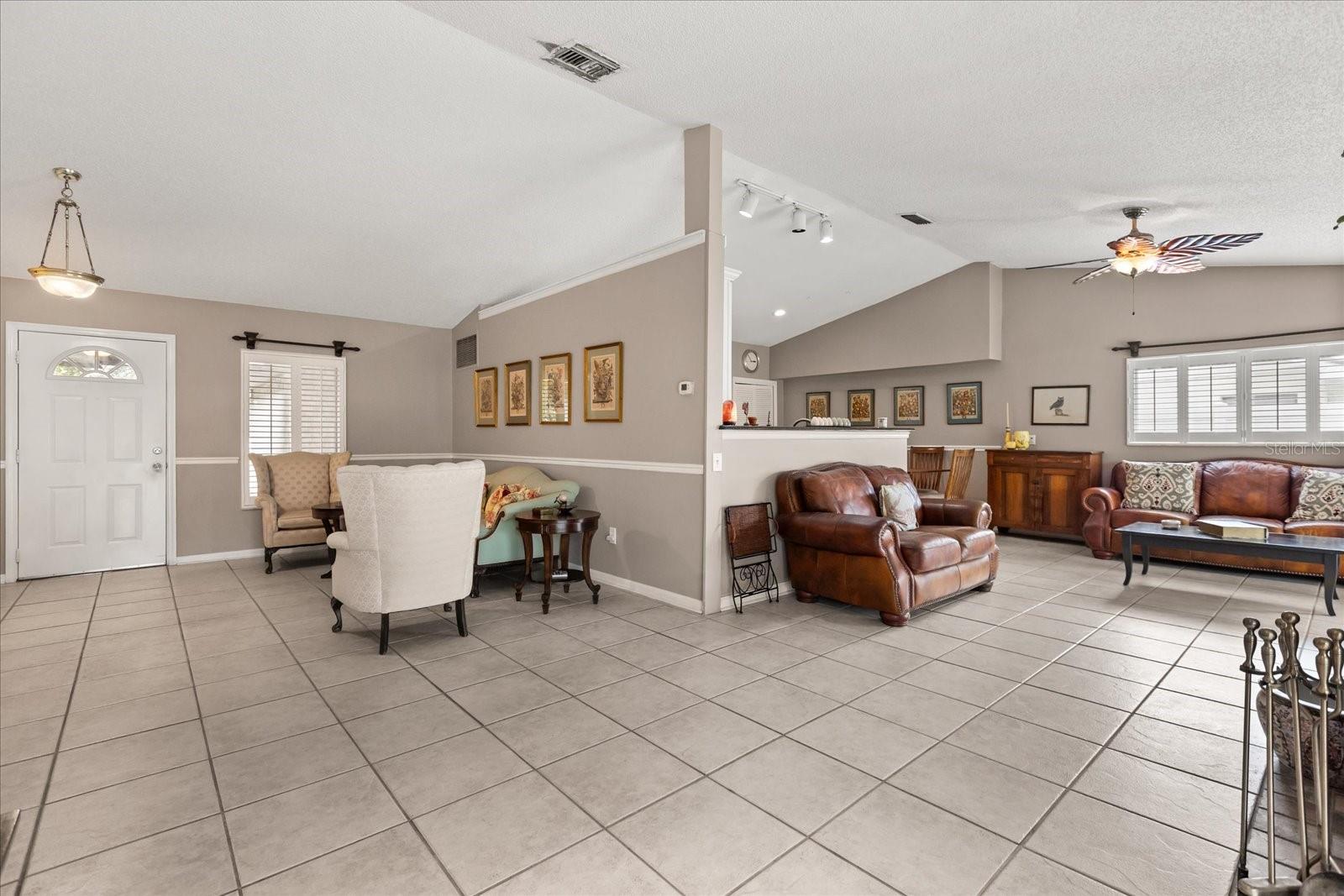 Image 7 of 34 For 293 Dublin Drive
