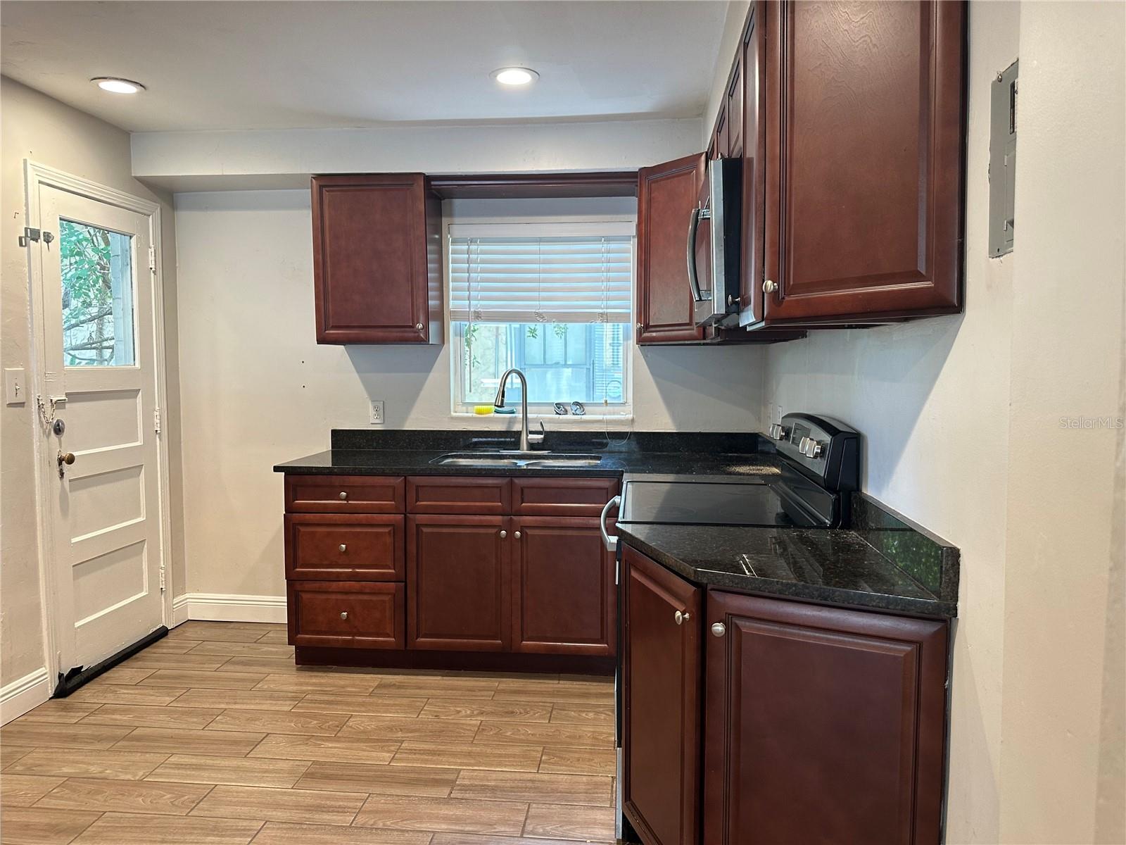 Image 7 of 12 For 600 Princeton Street A