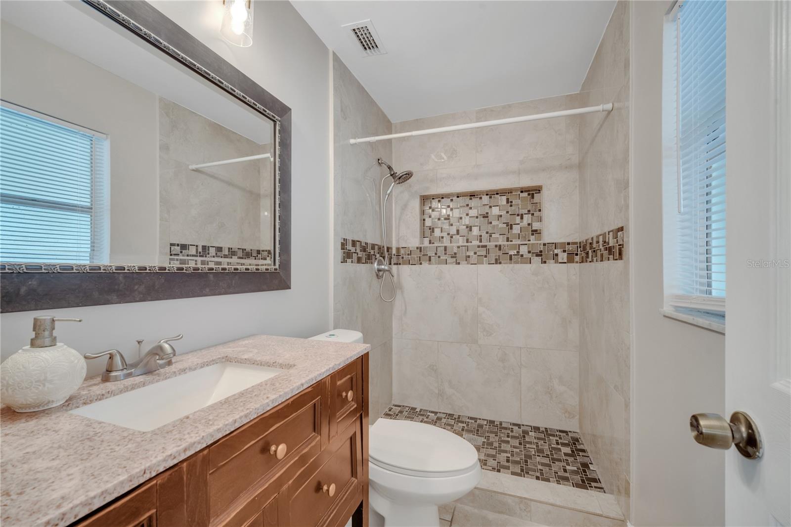 Image 3 of 60 For 1395 Meadowbrook Street