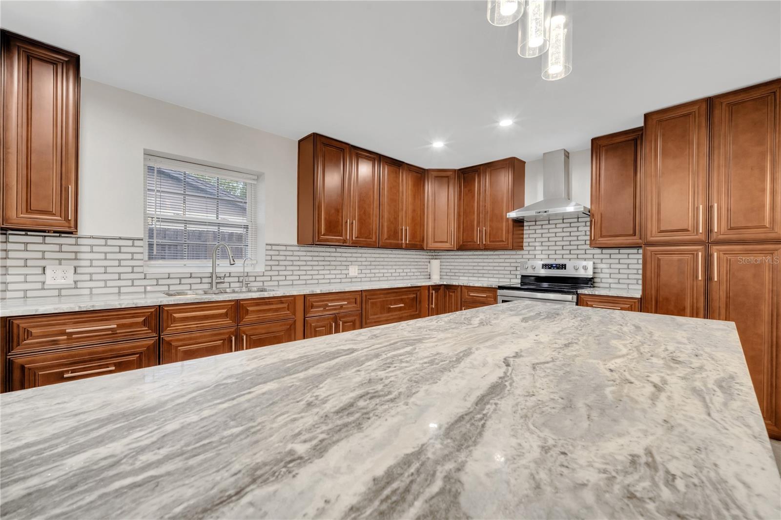 Image 6 of 60 For 1395 Meadowbrook Street
