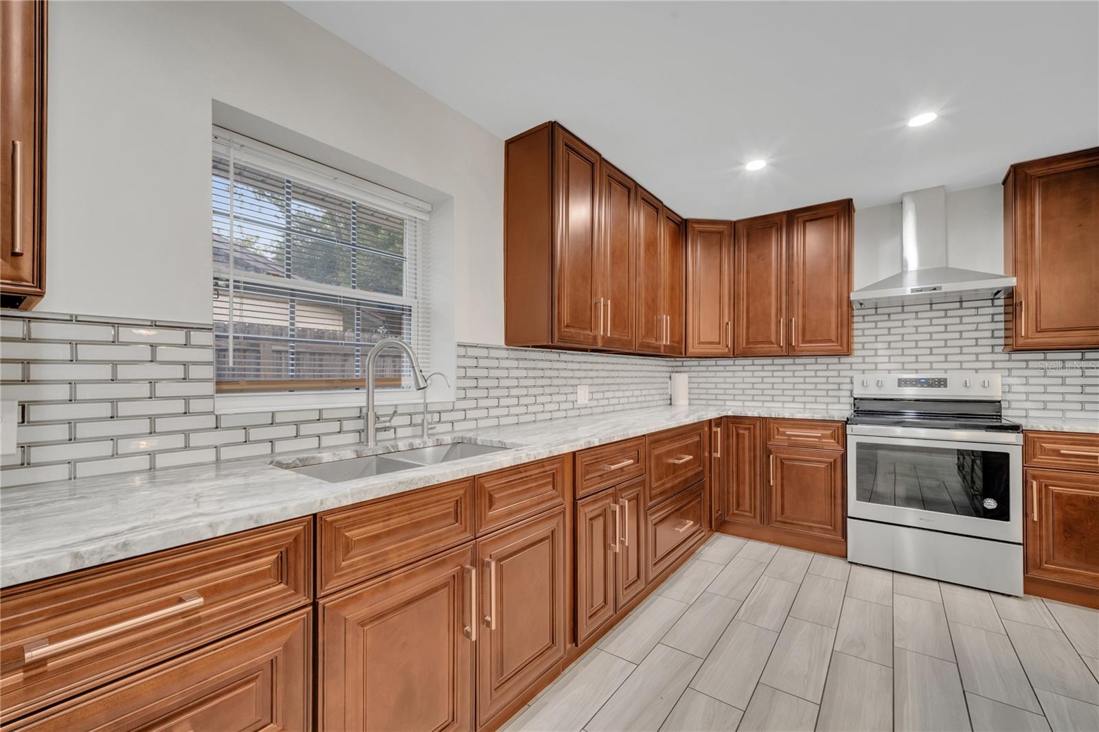 Image 8 of 60 For 1395 Meadowbrook Street