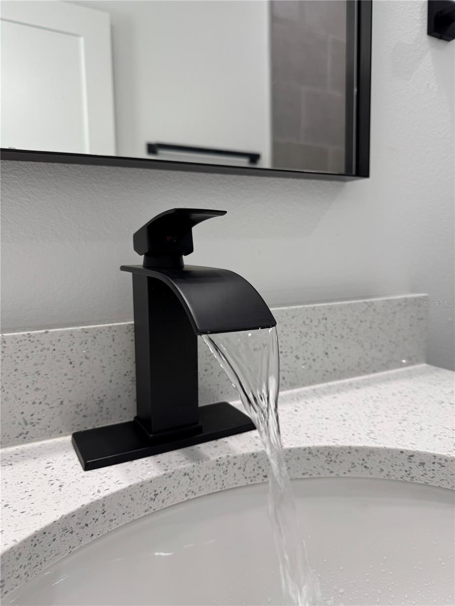 Image 25 of 43 For 7130 Glenridge Circle