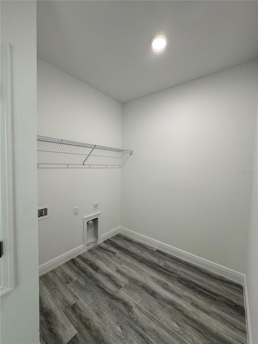 Image 32 of 43 For 7130 Glenridge Circle