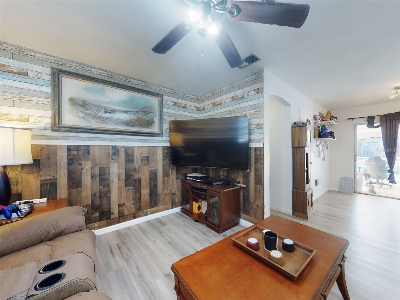 Image 10 of 52 For 204 Holly Drive