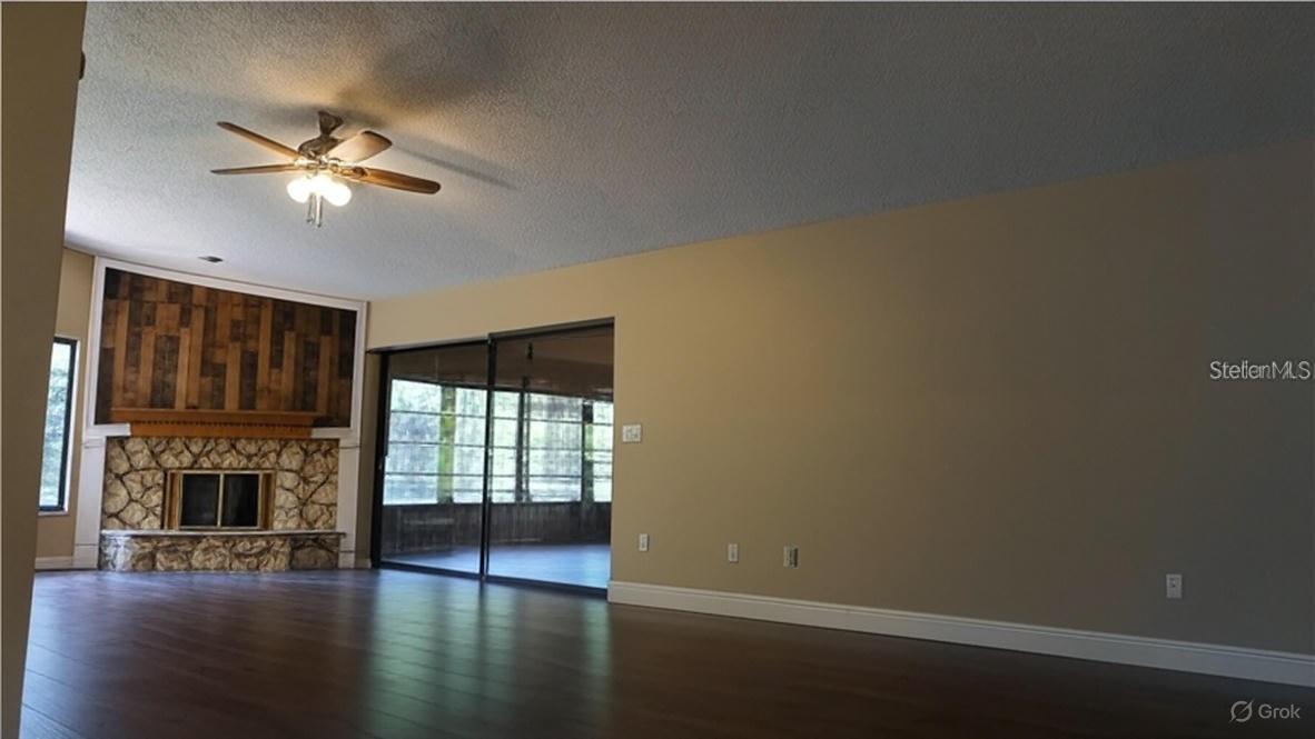 Image 5 of 11 For 1085 Cottonwood Court