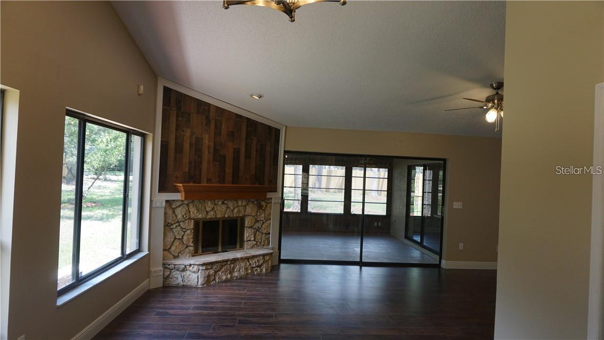 Image 7 of 11 For 1085 Cottonwood Court