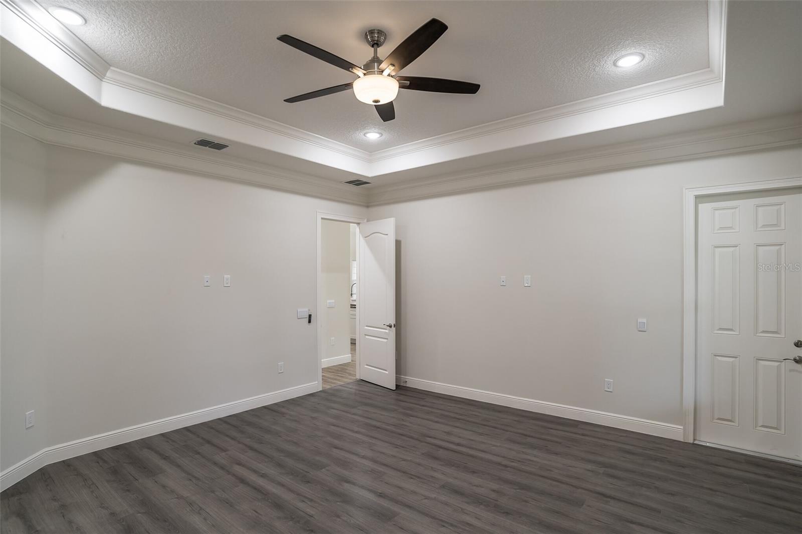 Image 14 of 29 For 18813 Mosby Street