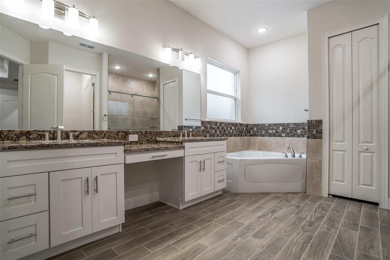 Image 15 of 29 For 18813 Mosby Street