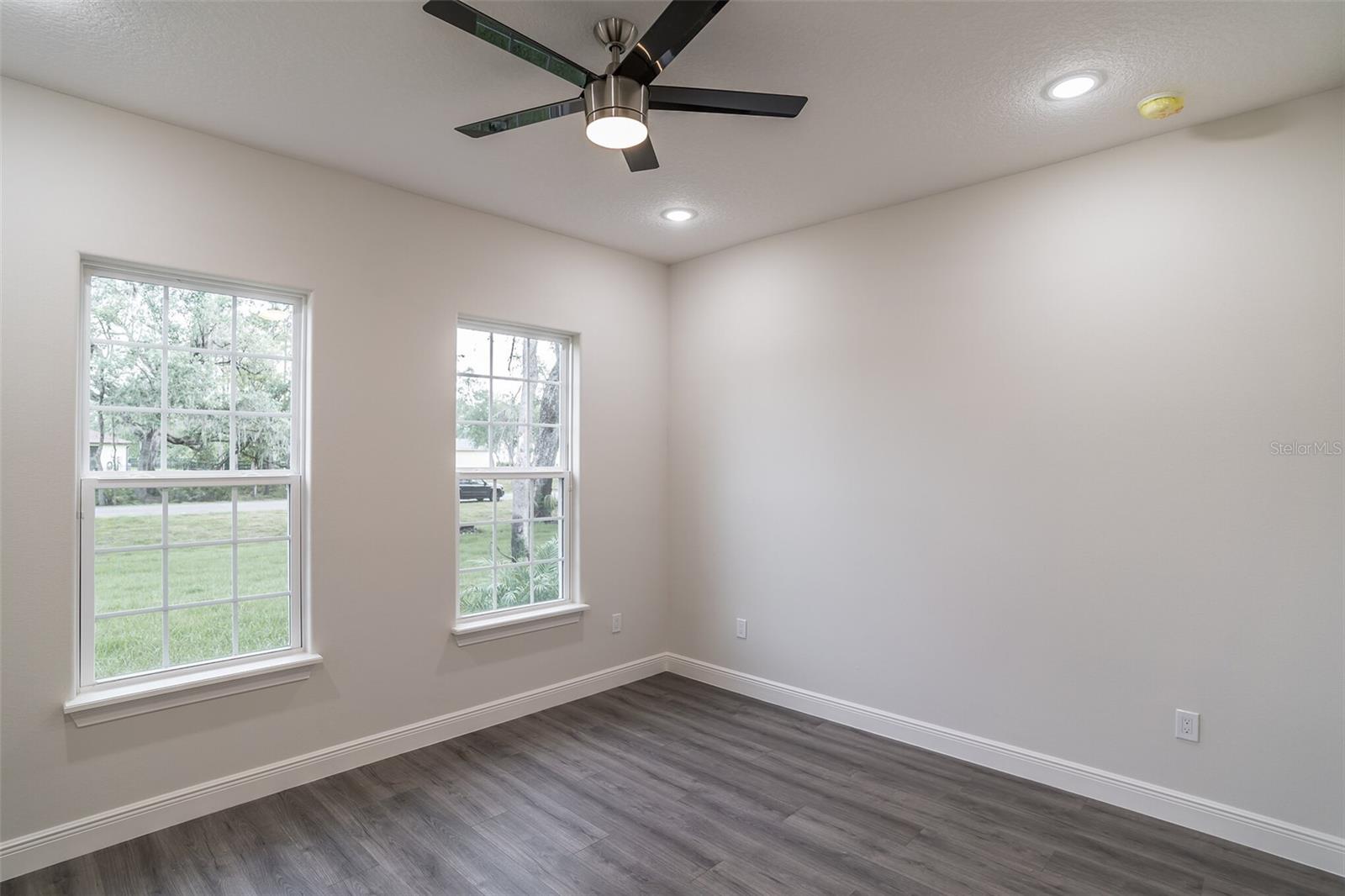 Image 19 of 29 For 18813 Mosby Street