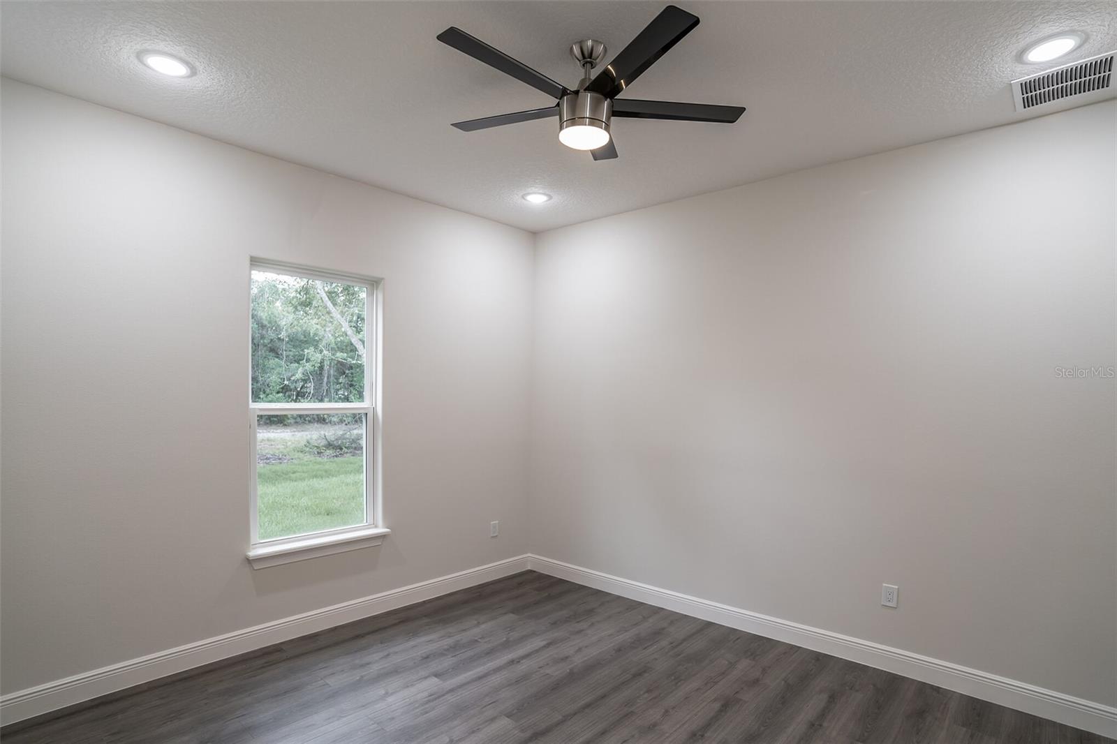 Image 20 of 29 For 18813 Mosby Street