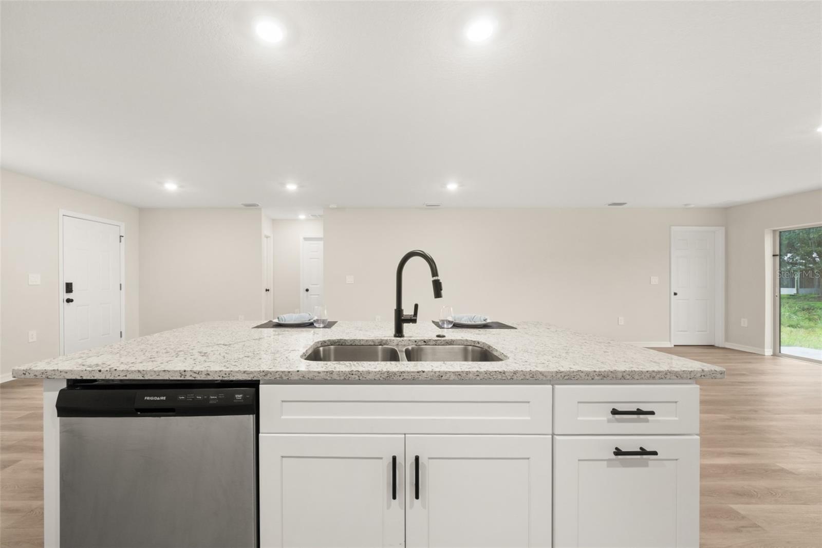 Image 14 of 59 For 8022 Sun N Lake Boulevard