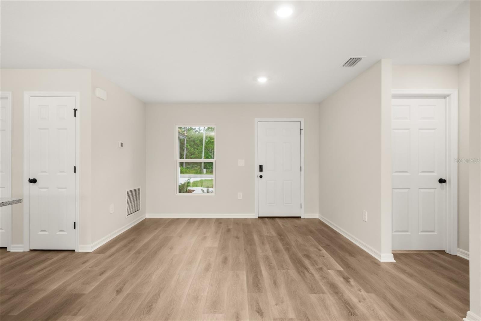Image 17 of 59 For 8022 Sun N Lake Boulevard