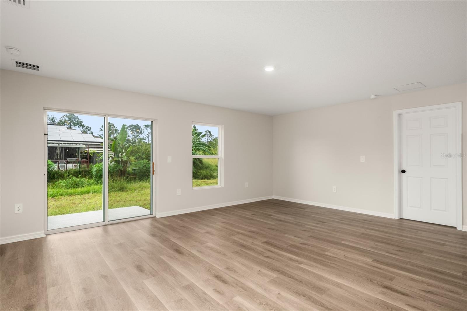 Image 19 of 59 For 8022 Sun N Lake Boulevard