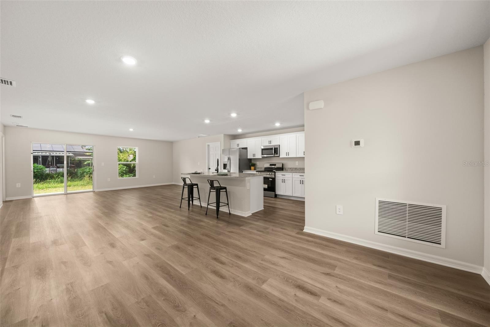 Image 21 of 59 For 8022 Sun N Lake Boulevard