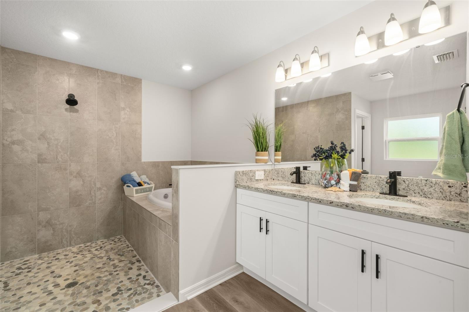 Image 30 of 59 For 8022 Sun N Lake Boulevard