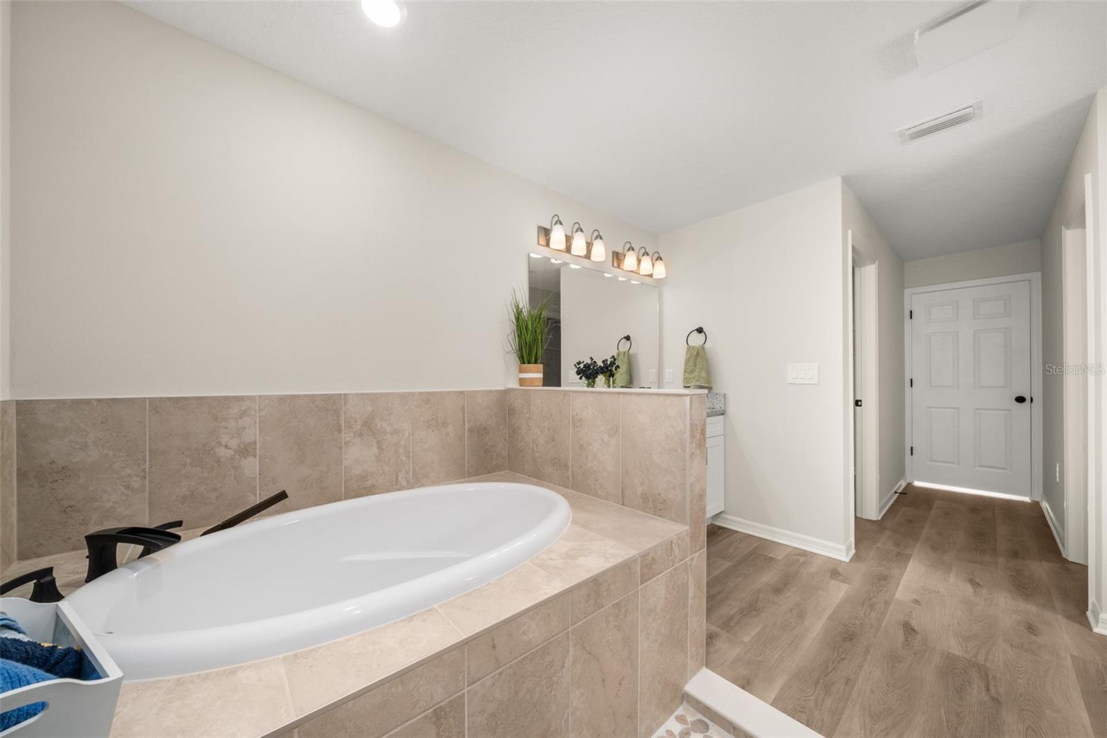 Image 31 of 59 For 8022 Sun N Lake Boulevard