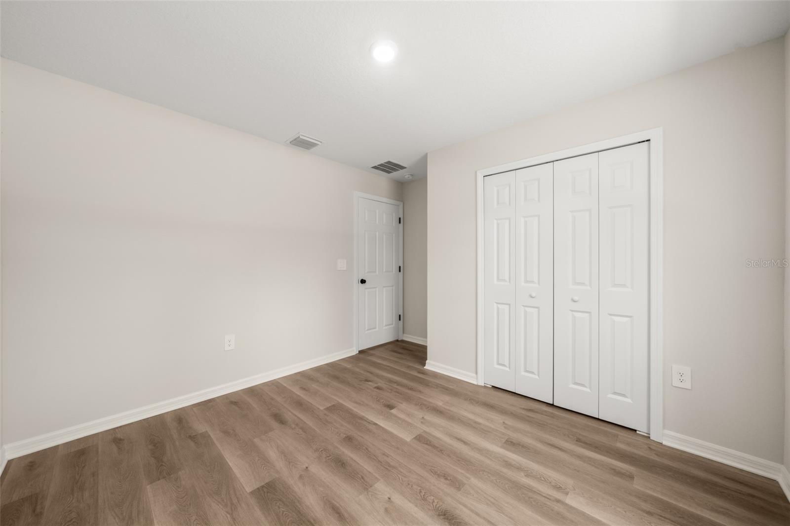Image 36 of 59 For 8022 Sun N Lake Boulevard