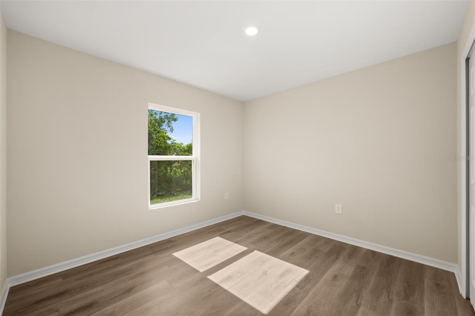 Image 43 of 59 For 8022 Sun N Lake Boulevard