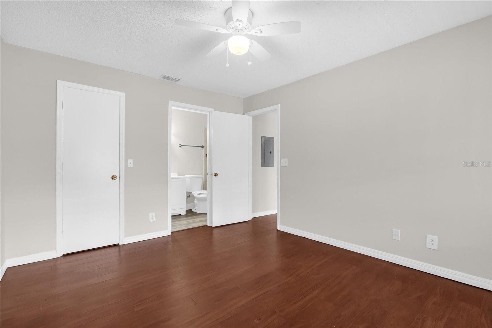 Image 14 of 22 For 6040 Westgate Drive 202