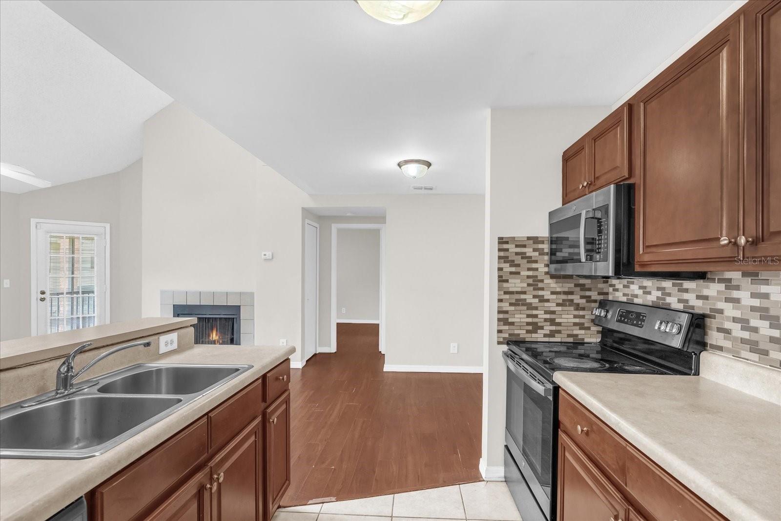 Image 7 of 22 For 6040 Westgate Drive 202