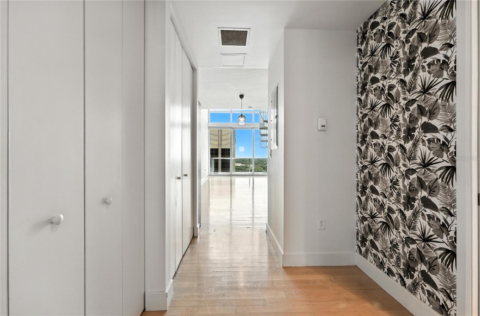 Image 10 of 51 For 150 Robinson Street 1411