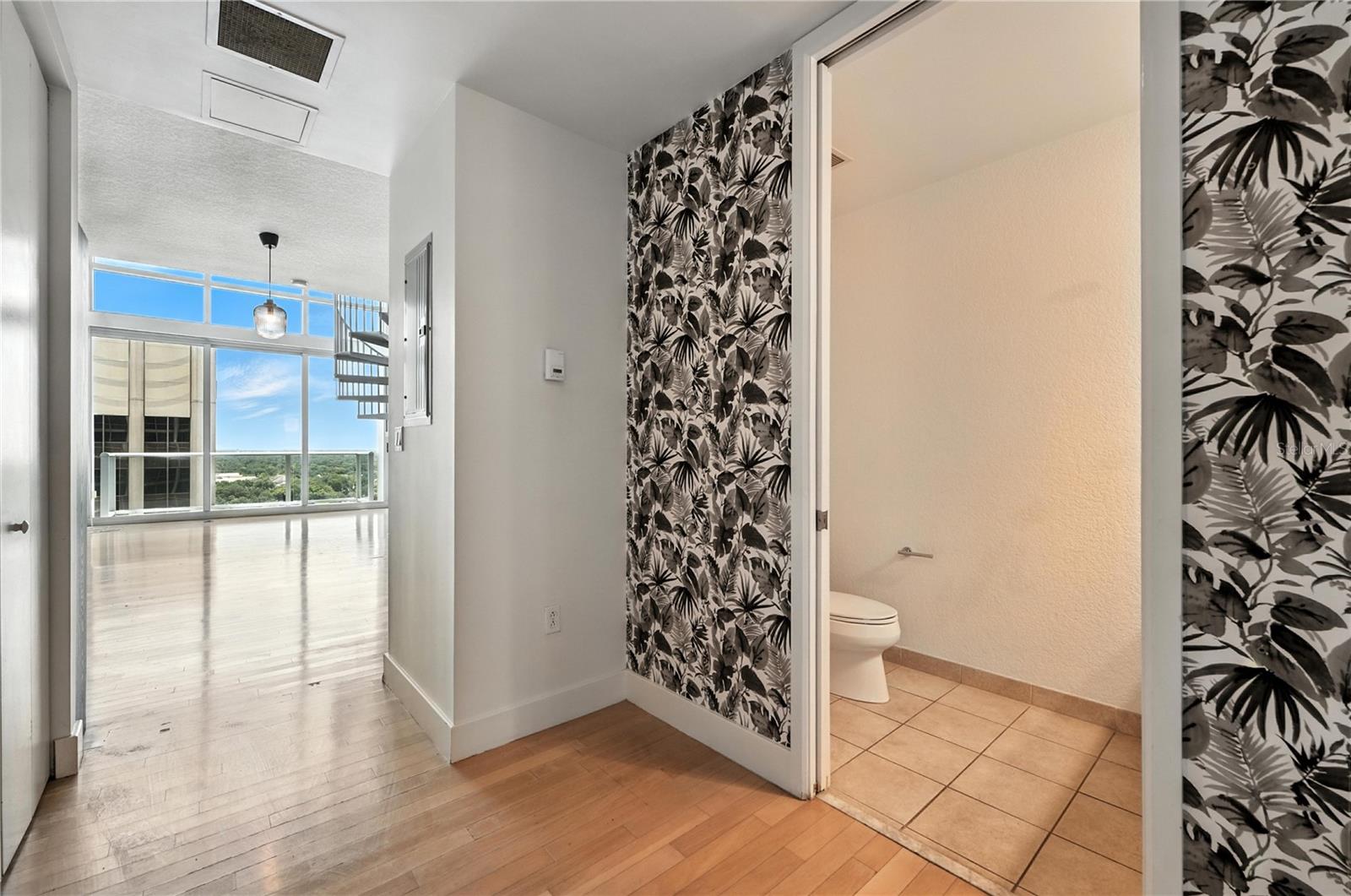 Image 11 of 51 For 150 Robinson Street 1411