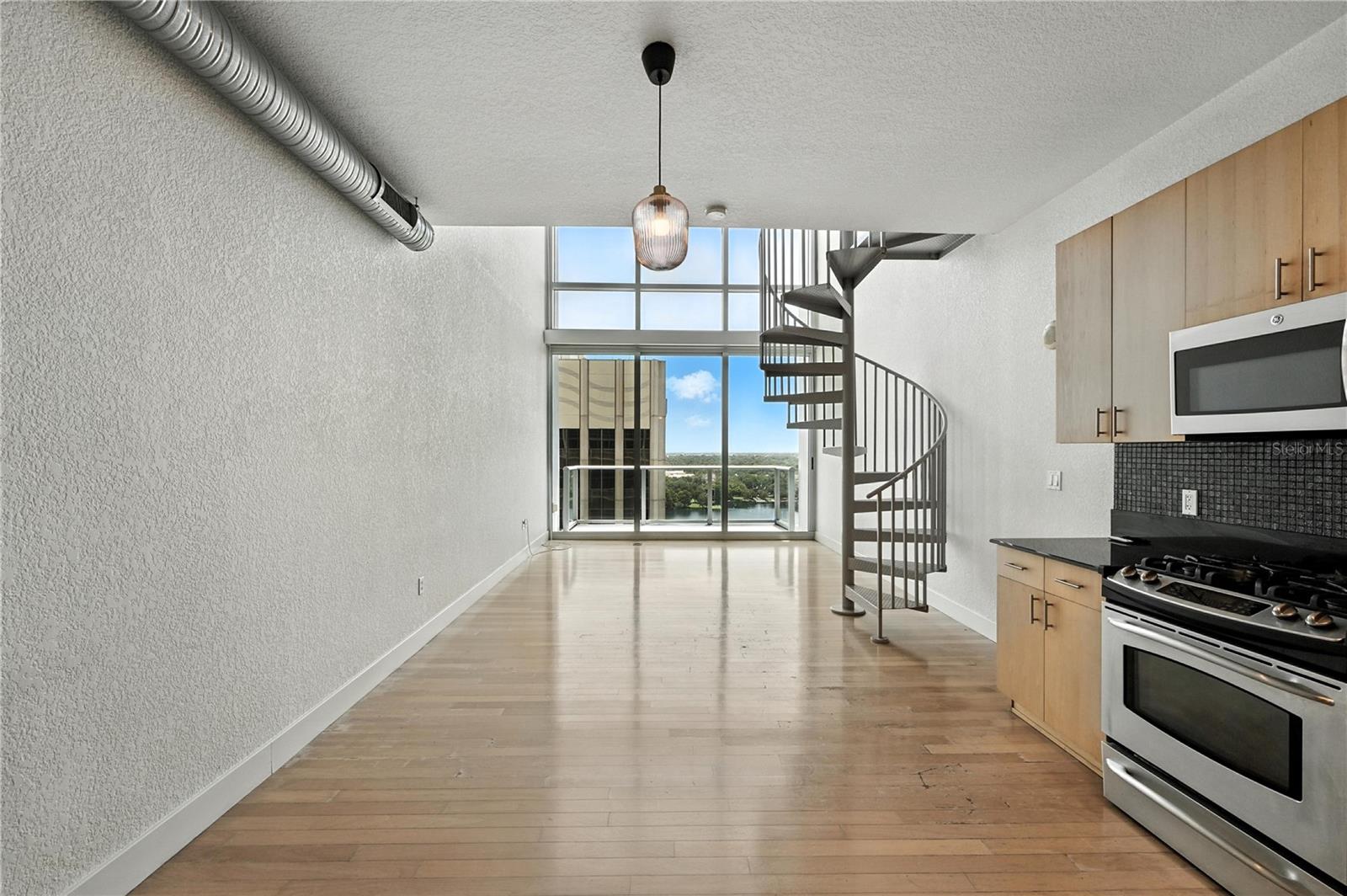 Image 13 of 51 For 150 Robinson Street 1411