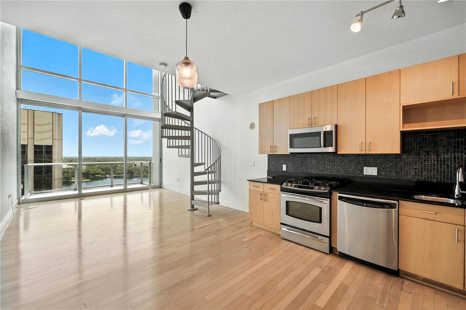 Image 14 of 51 For 150 Robinson Street 1411