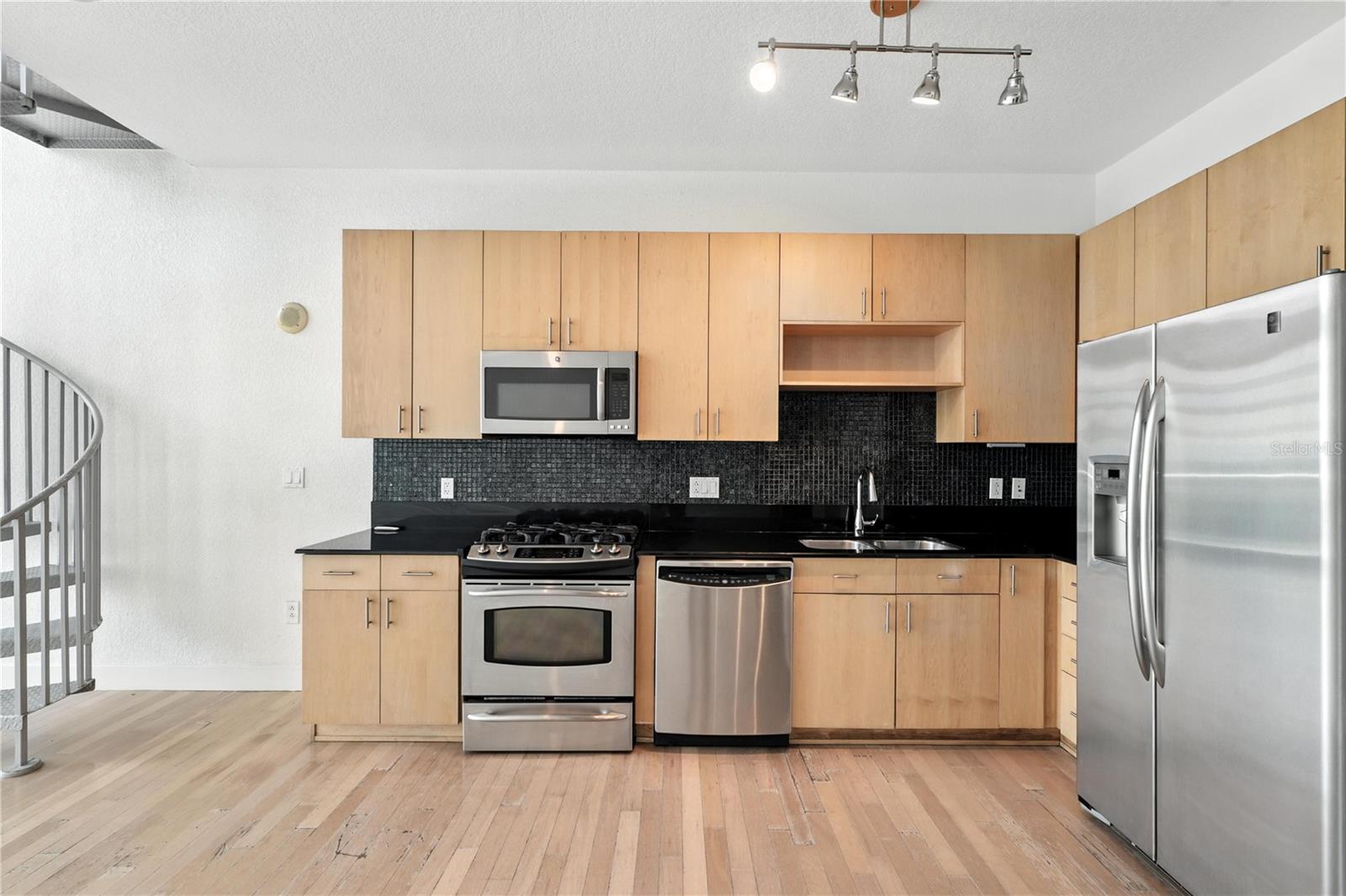 Image 15 of 51 For 150 Robinson Street 1411