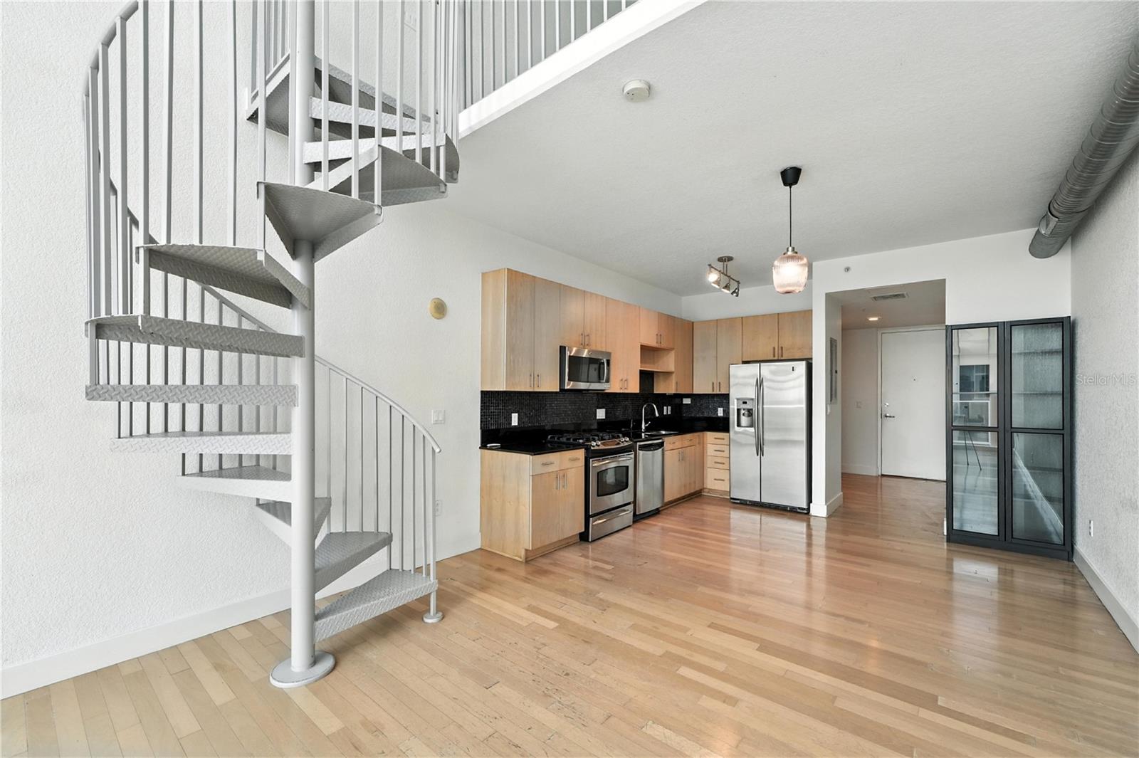 Image 16 of 51 For 150 Robinson Street 1411