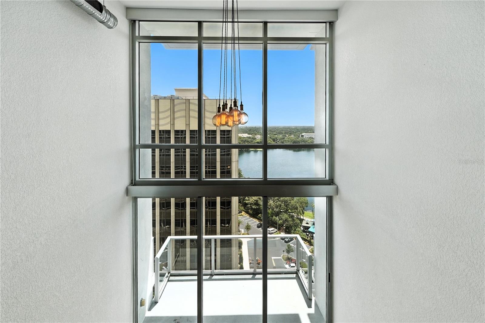 Image 21 of 51 For 150 Robinson Street 1411