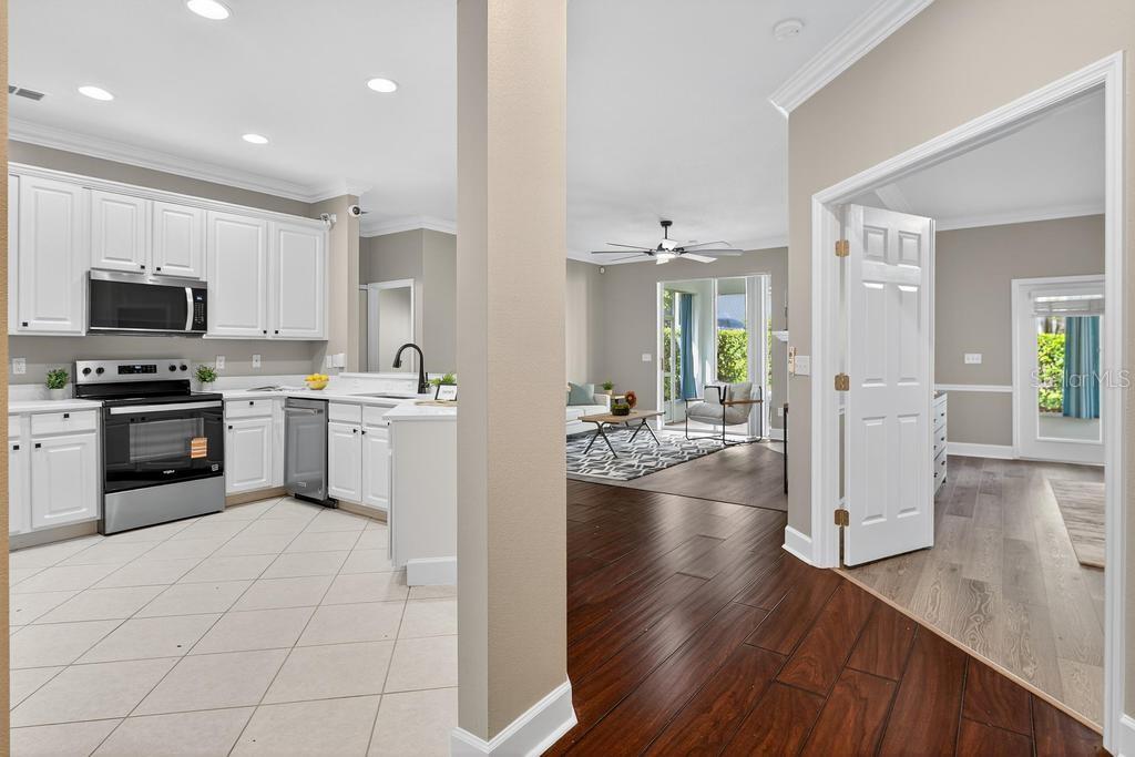 Image 14 of 62 For 908 Hilly Bend Drive