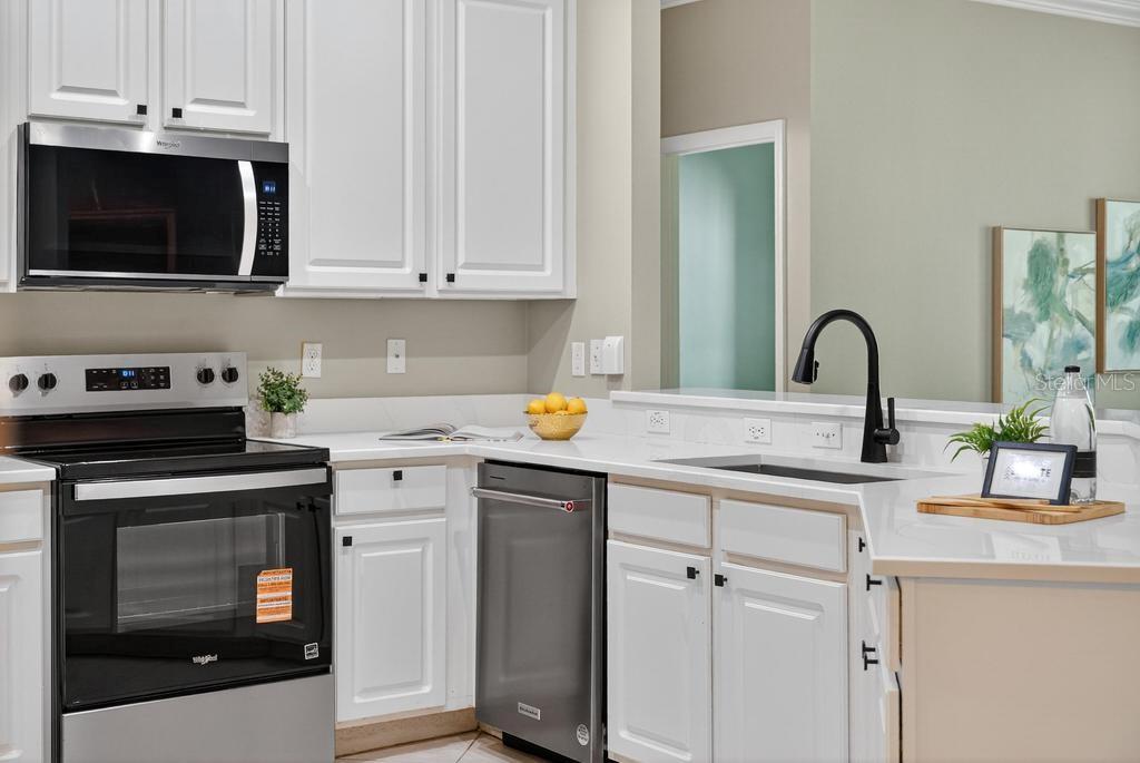 Image 4 of 62 For 908 Hilly Bend Drive