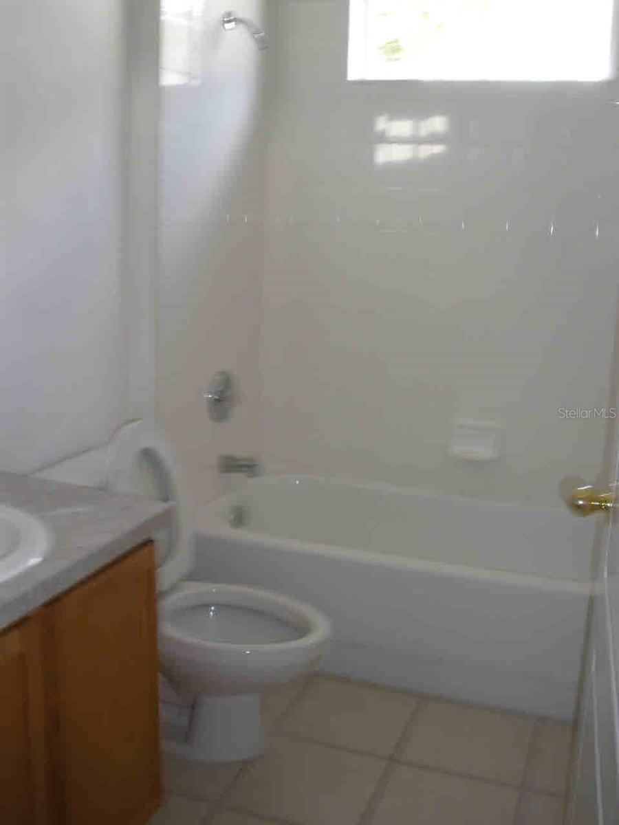 Image 9 of 13 For 3930 Andover Cay Boulevard