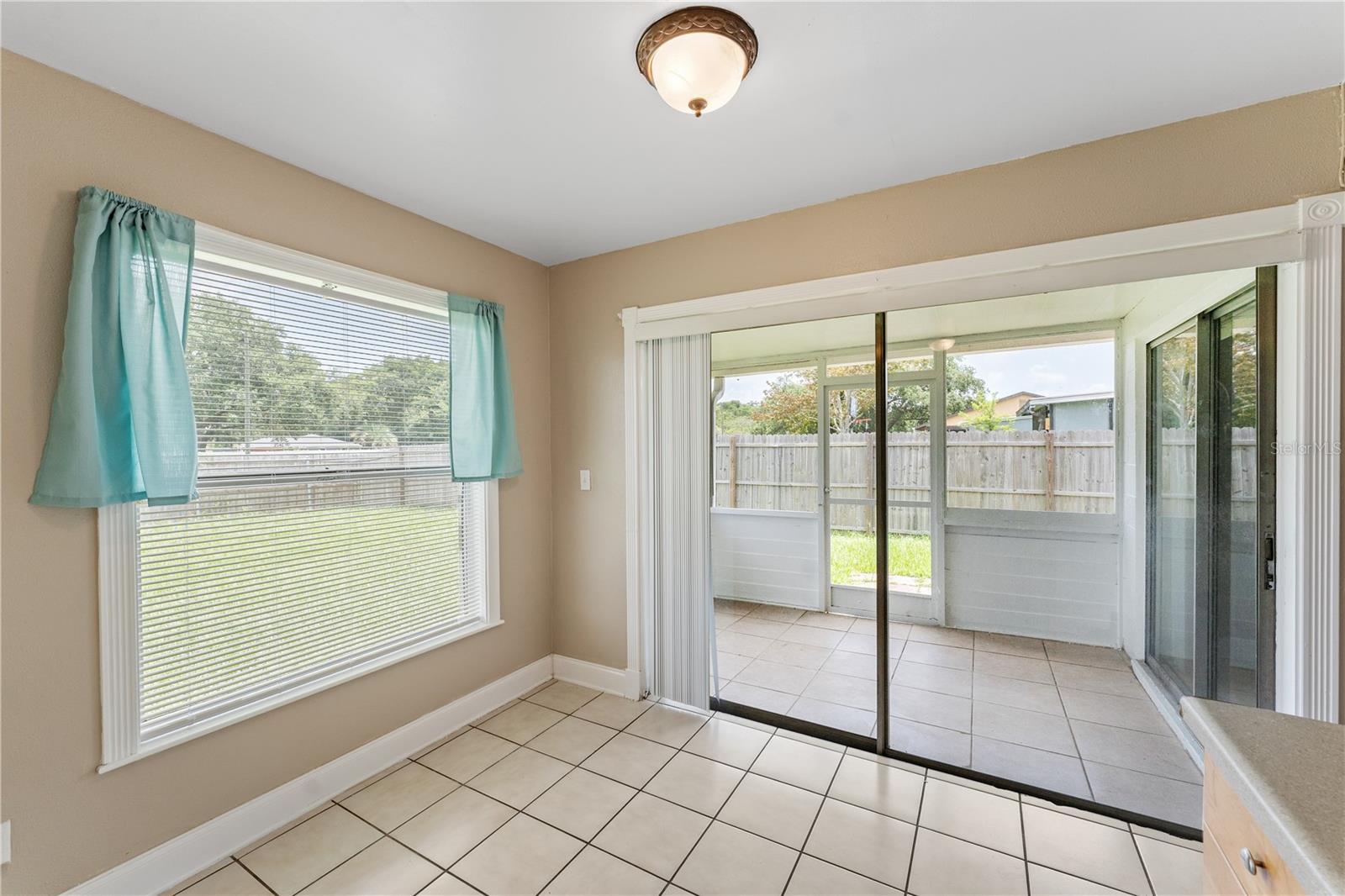 Image 10 of 21 For 752 Maderia Court