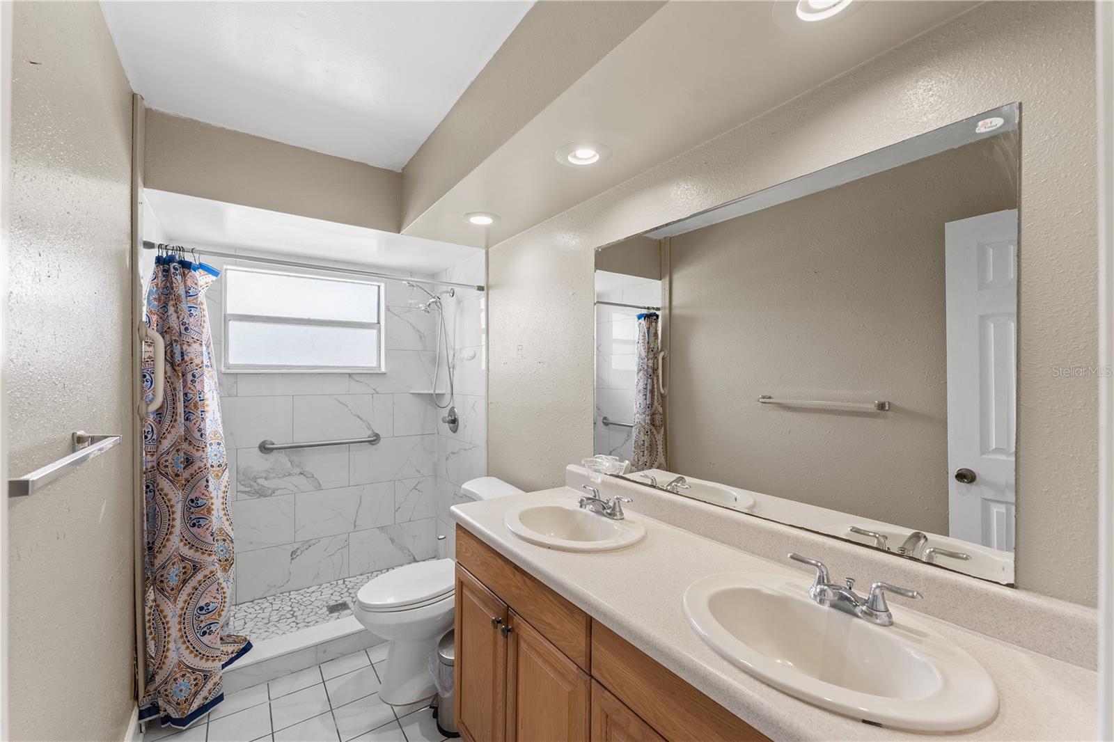 Image 14 of 21 For 752 Maderia Court