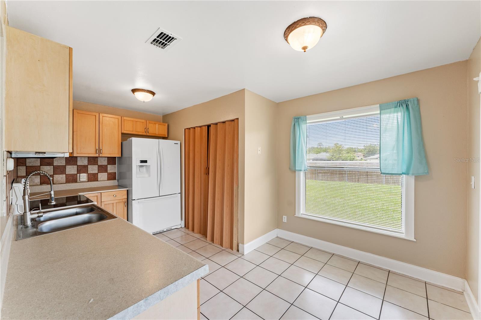 Image 7 of 21 For 752 Maderia Court