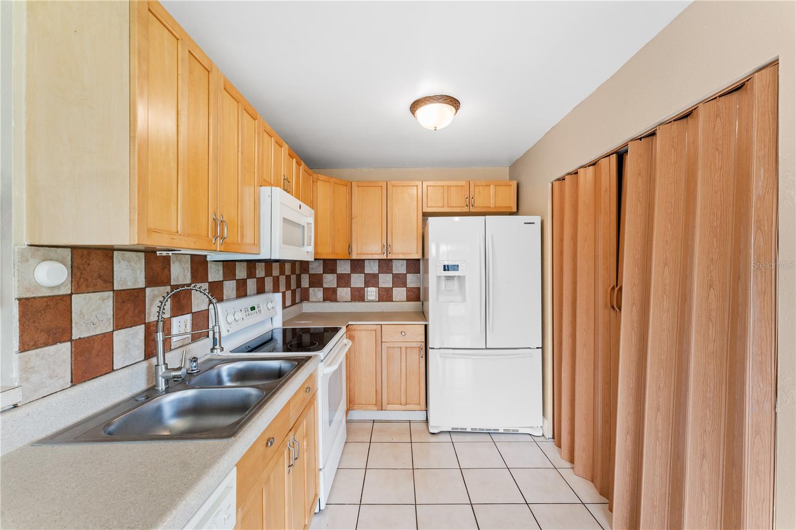 Image 8 of 21 For 752 Maderia Court