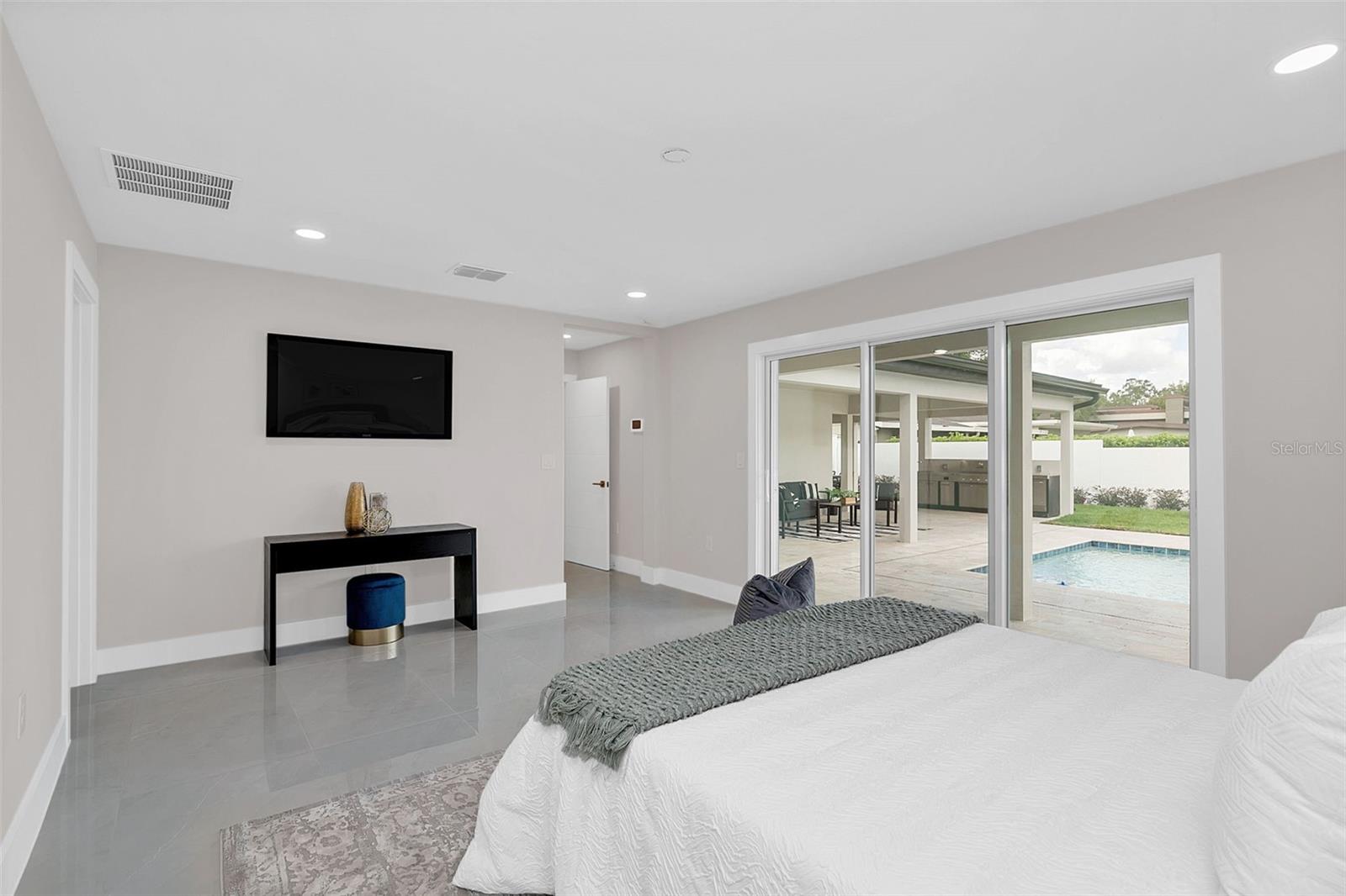 Image 17 of 38 For 2015 Summerfield Road
