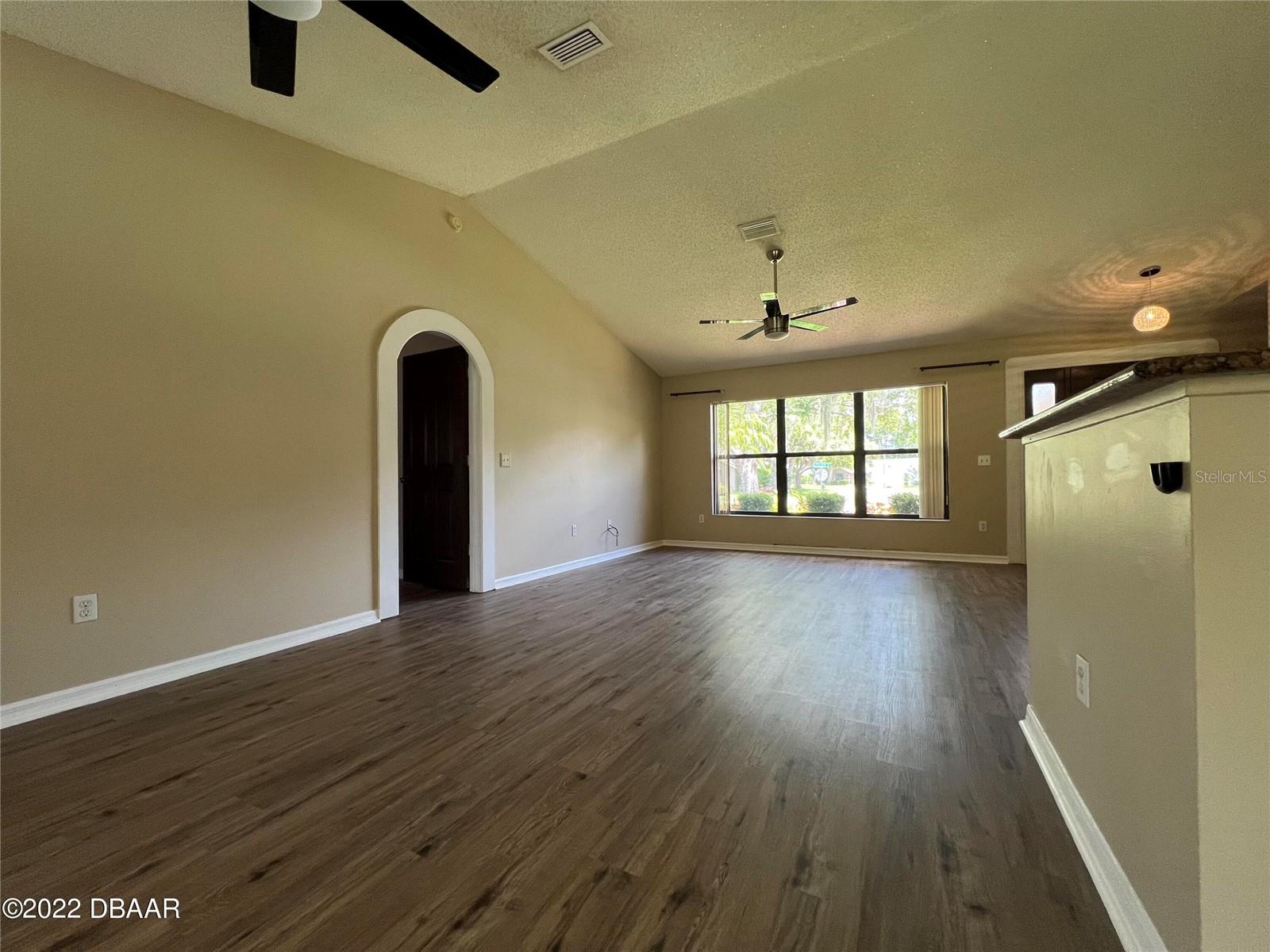 Image 10 of 26 For 4039 Waterbridge Circle