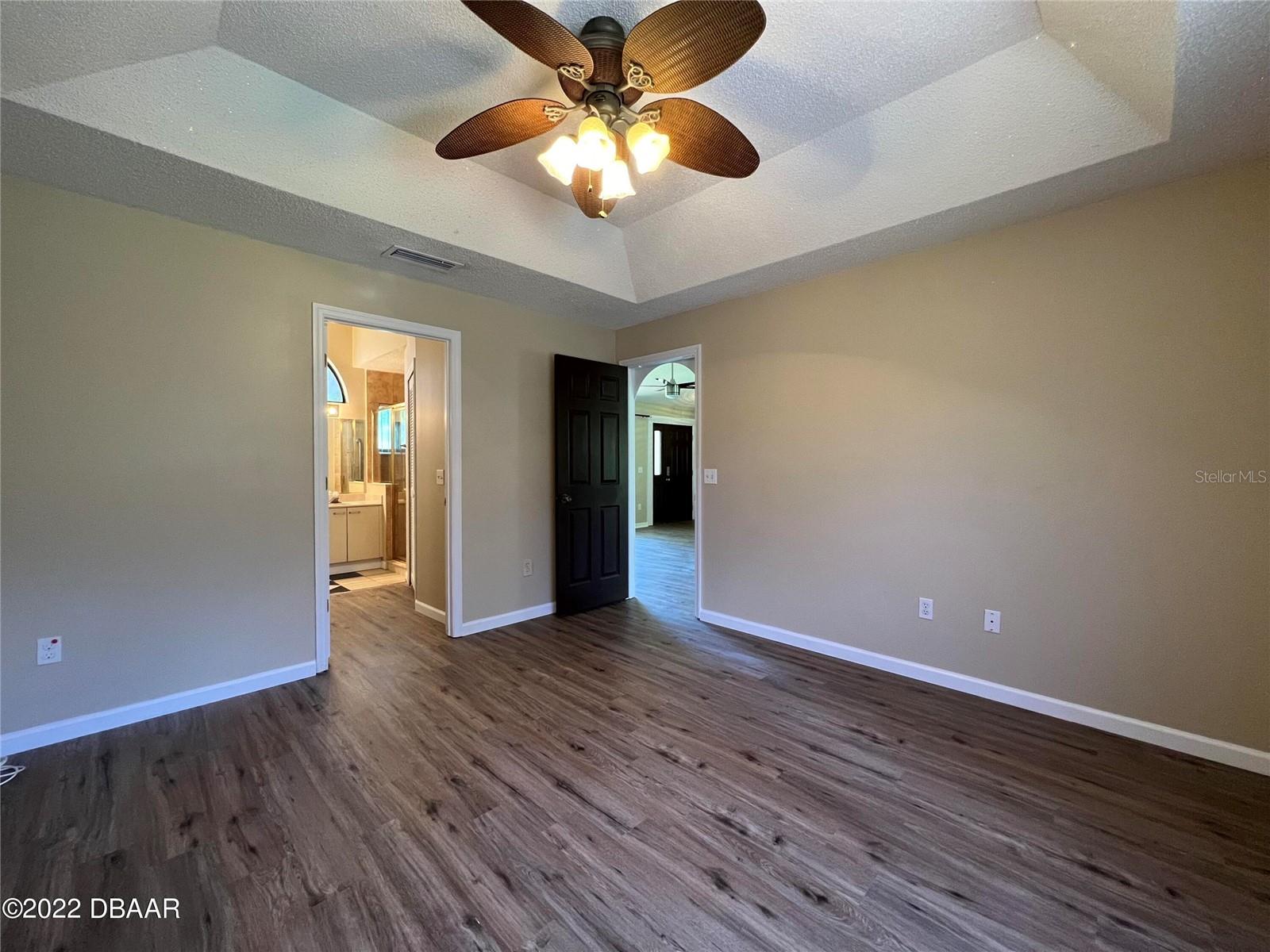Image 12 of 26 For 4039 Waterbridge Circle