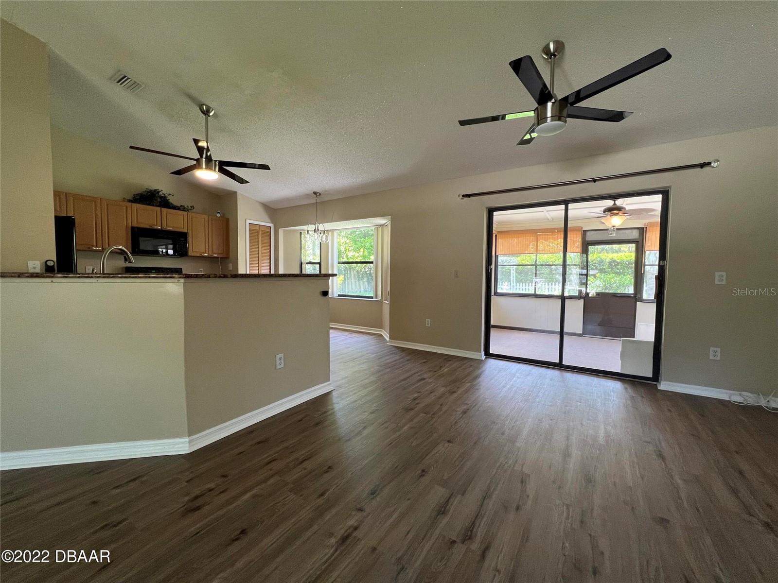 Image 18 of 26 For 4039 Waterbridge Circle