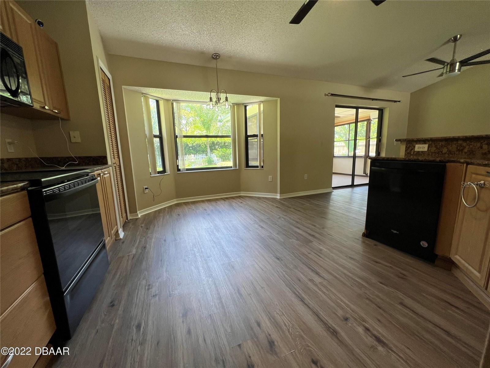 Image 7 of 26 For 4039 Waterbridge Circle
